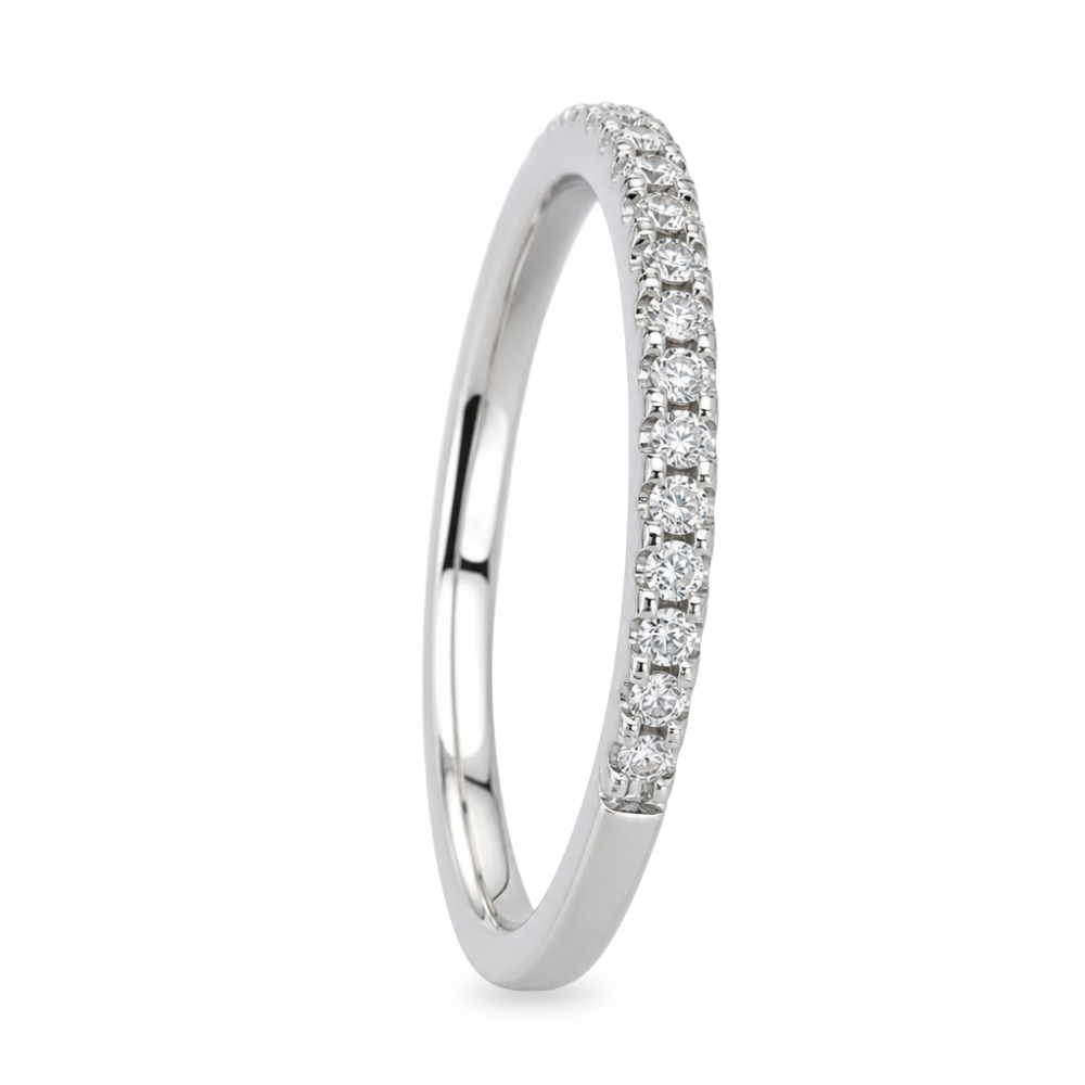 Gold ring with diamond