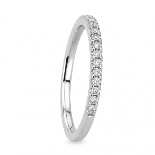 Gold ring with diamond