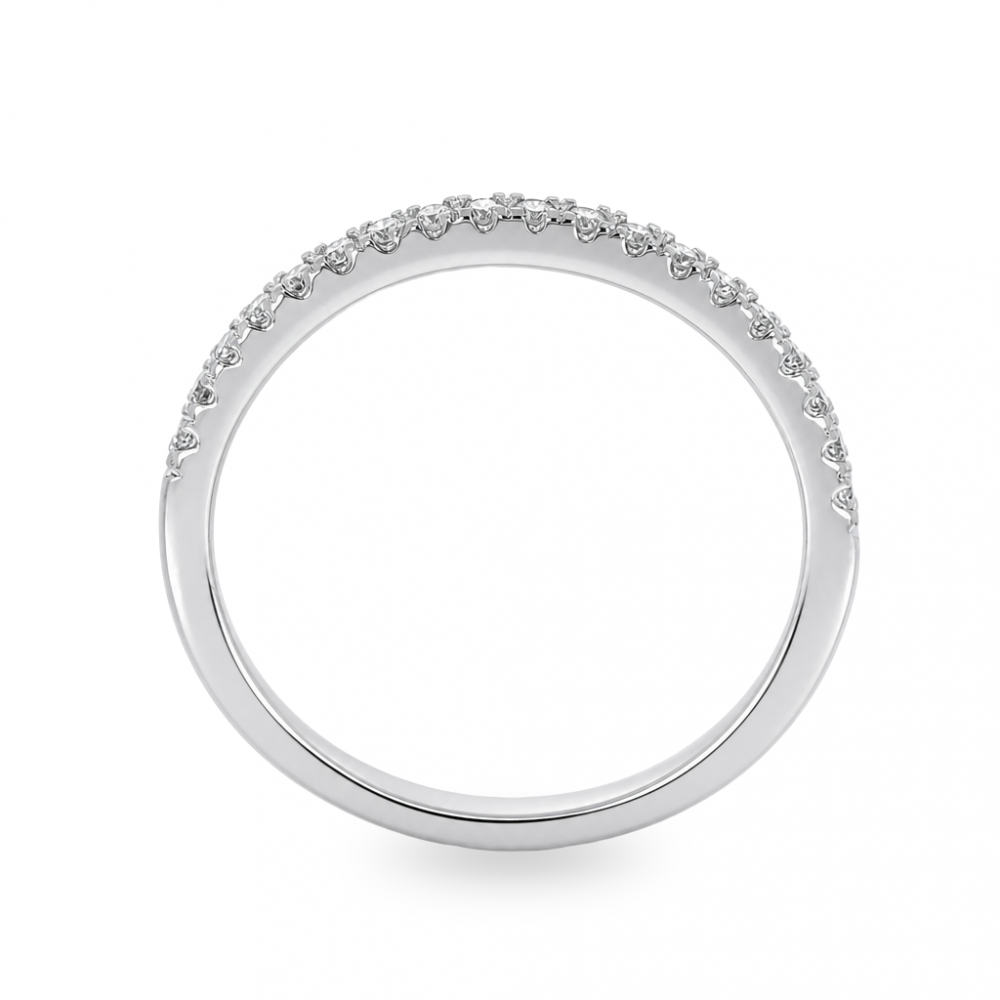 Gold ring with diamond