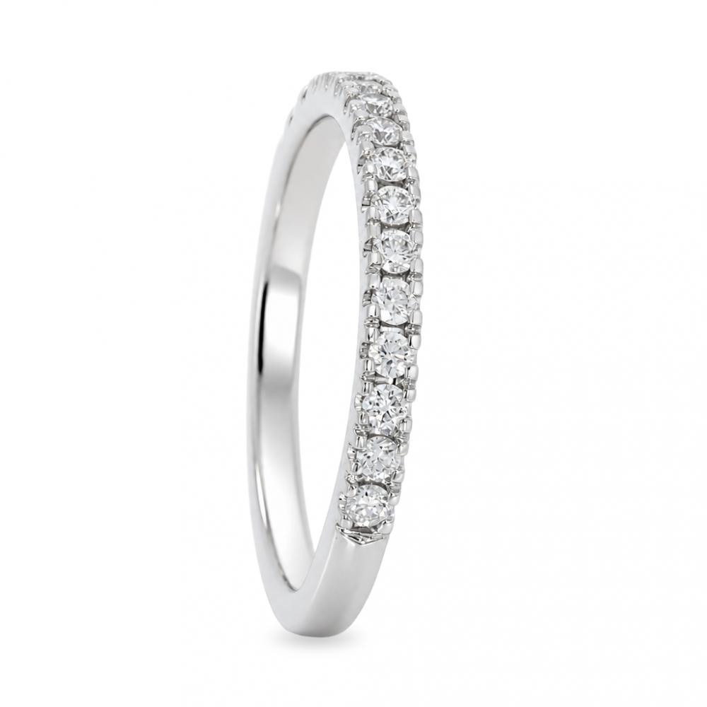 Gold ring with diamond