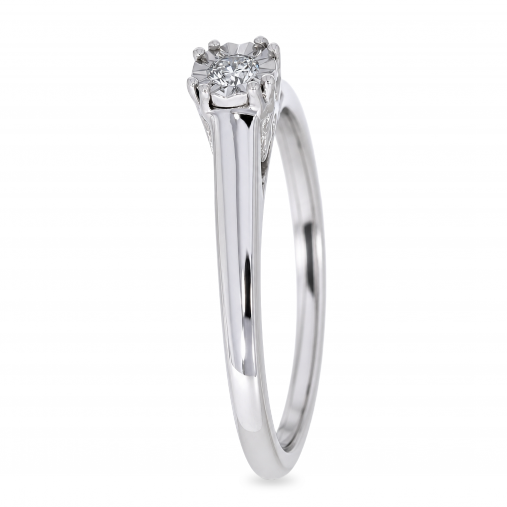 Gold ring with diamond