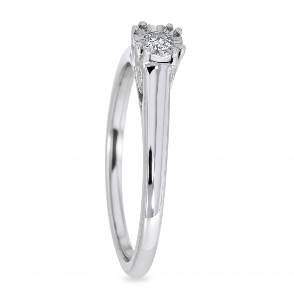 Gold ring with diamond