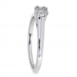Gold ring with diamond