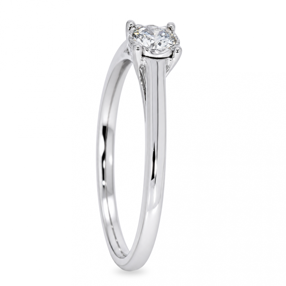 Gold ring with diamond