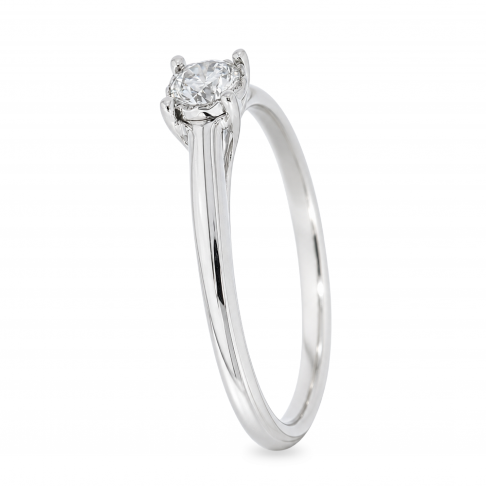 Gold ring with diamond