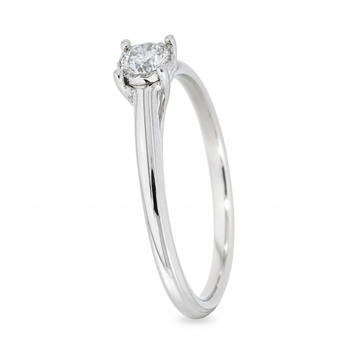 Gold ring with diamond