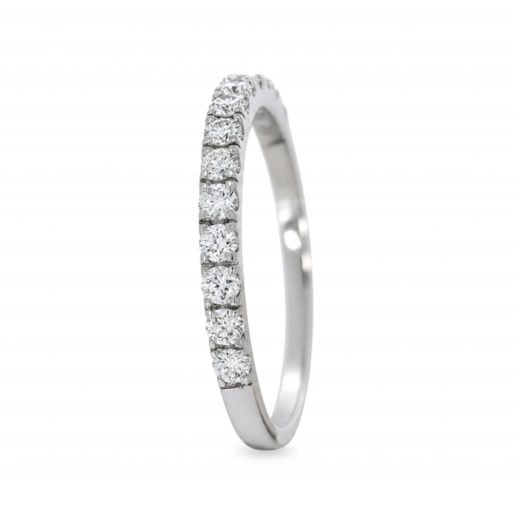 Gold ring with diamond