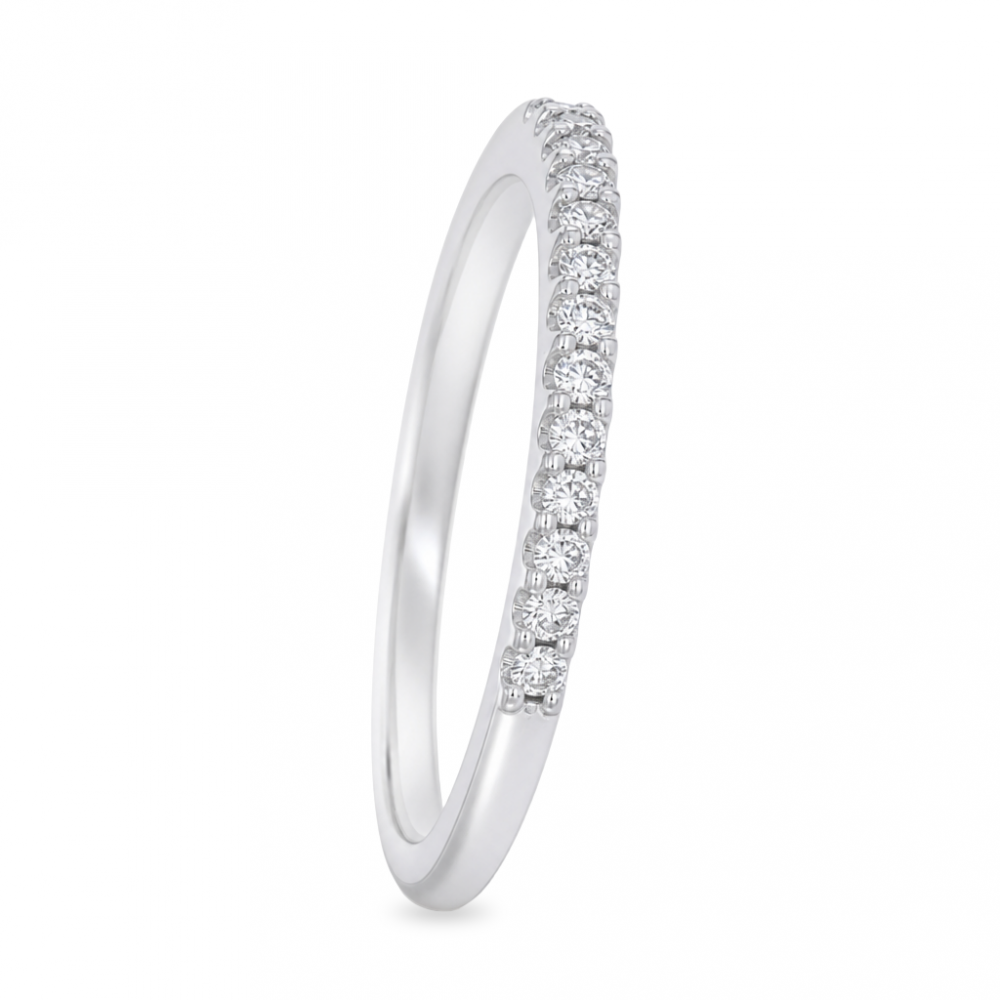 Gold ring with diamond