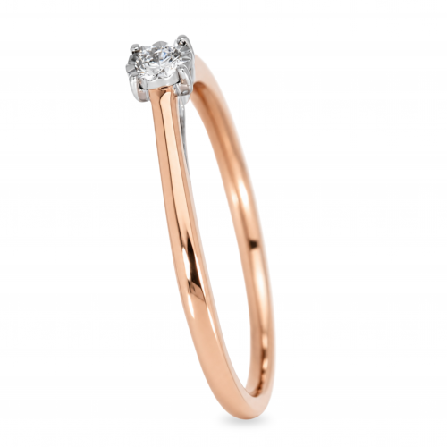 Gold ring with diamond
