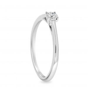 Gold ring with diamond