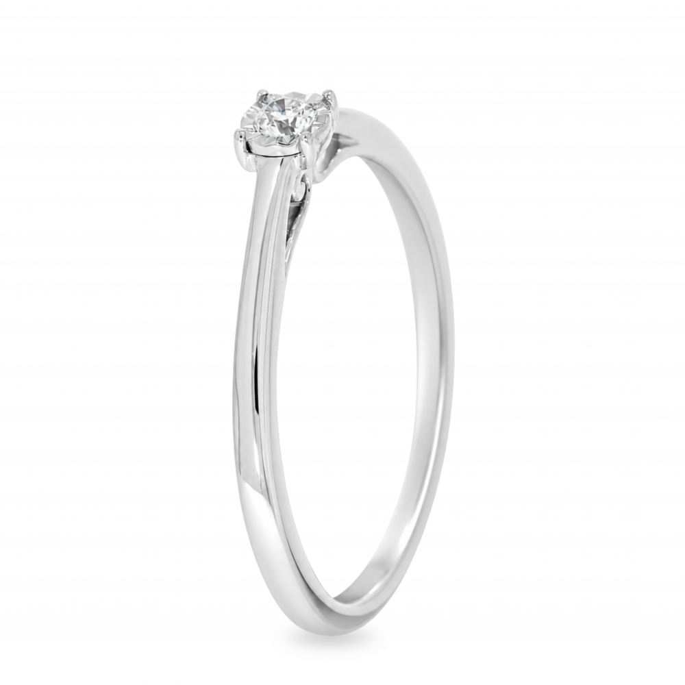 Gold ring with diamond