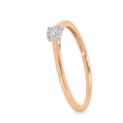 Gold ring with diamond