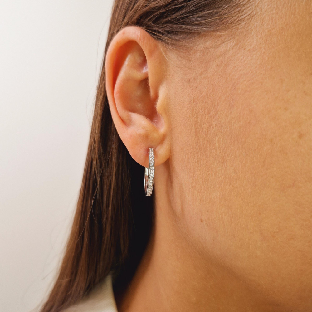 Gold earrings with diamonds