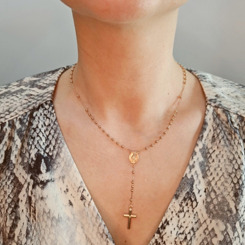 Golden chain with pendant
