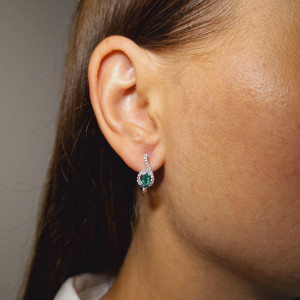 Gold earrings with emerald