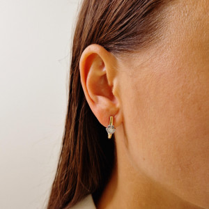Vääriskividega kuldsed kõrvarõngad