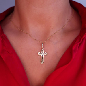 Gold pendant with zircon 