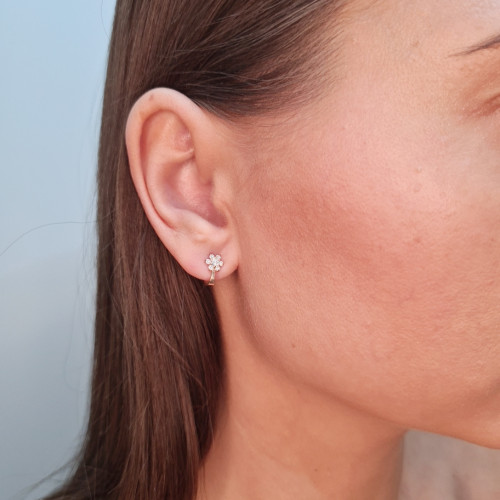 Gold earrings with zircon