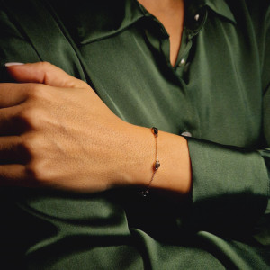 Gold bracelet with zircon