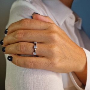 Gold ring with zircon