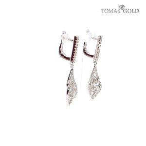 Silver earrings with zircon