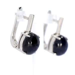 Silver earrings with corundum