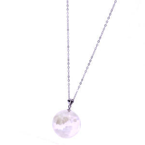 Silver chain with pendant