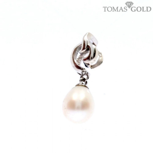 Silver pendant with cultured pearl