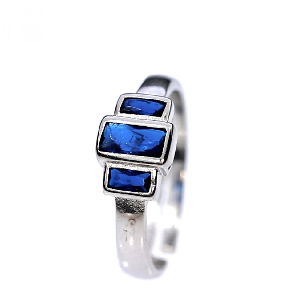 Серебряное кольцо с цирконом