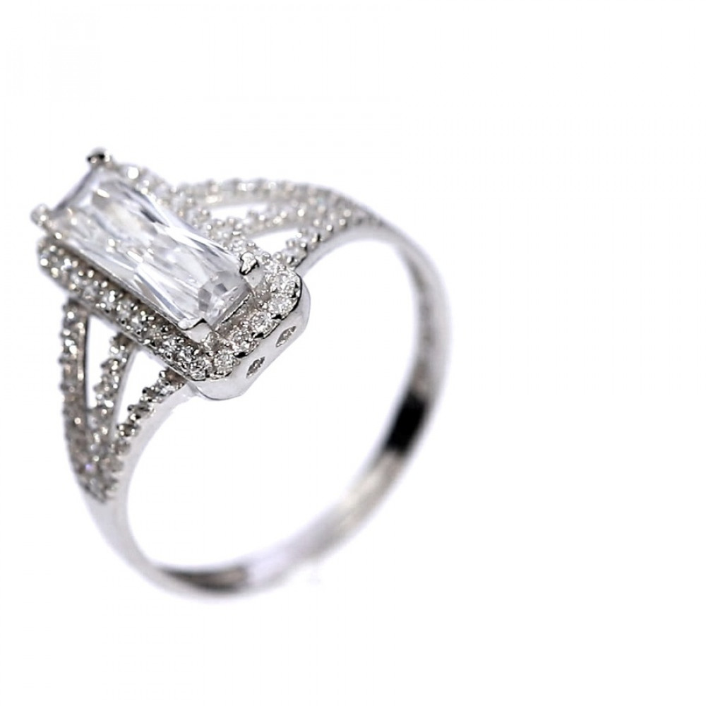 Серебряное кольцо с цирконом