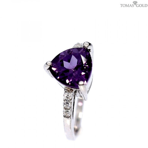 Silver ring with alexandrite