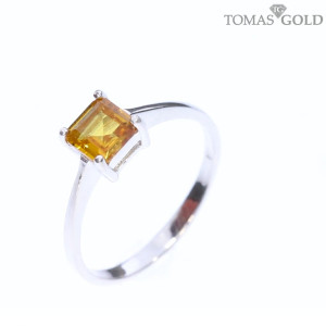 Серебряное кольцо с топазом