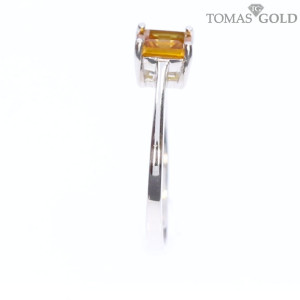 Серебряное кольцо с топазом