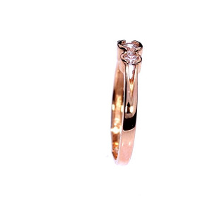 Gold ring with zircon