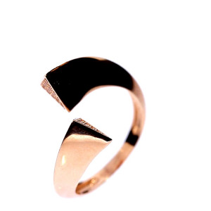 Golden ring with zircon