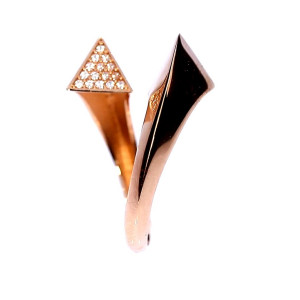 Golden ring with zircon