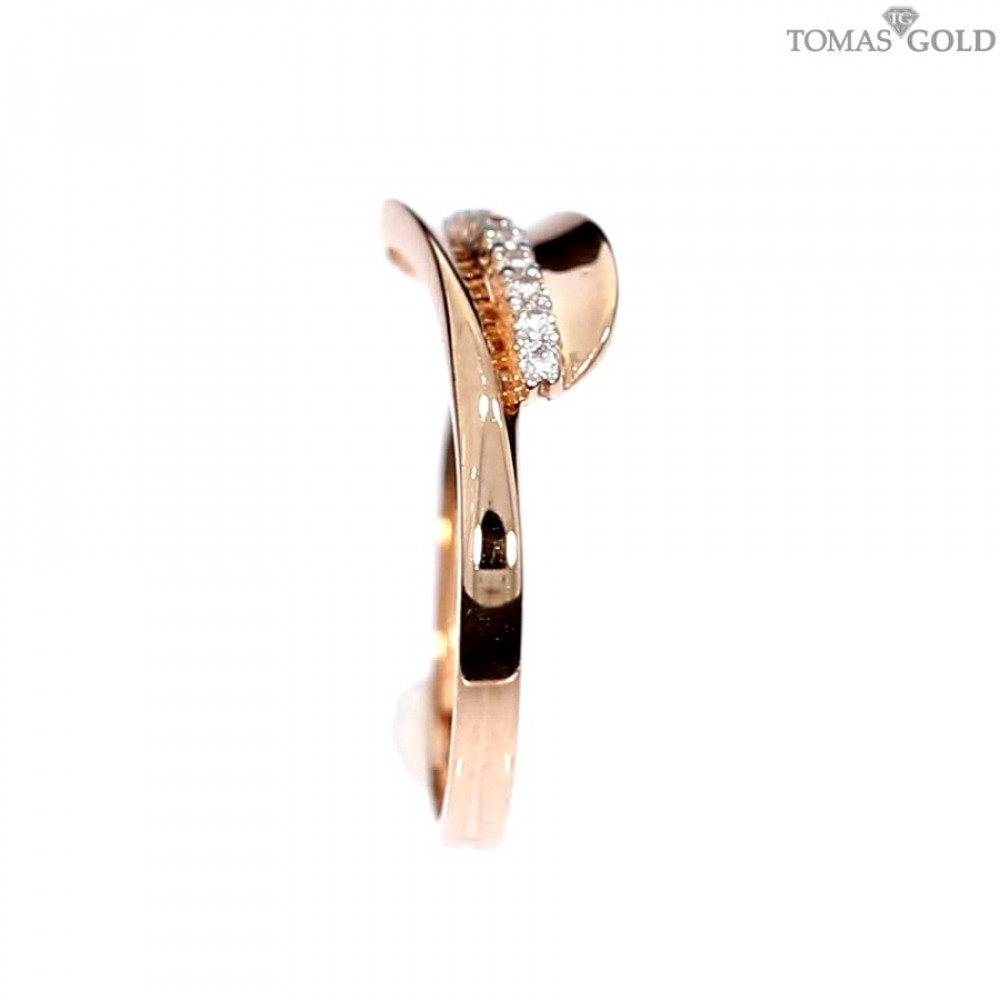 Gold ring with zircon