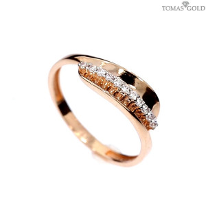 Gold ring with zircon