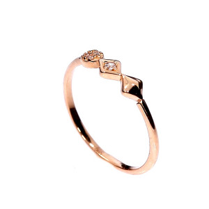 Golden ring with zircon