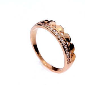 Golden ring with zircon