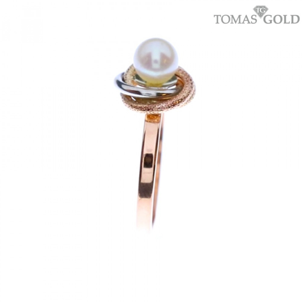 Gold ring with cultured pearl