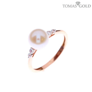 Gold ring with cultured pearl