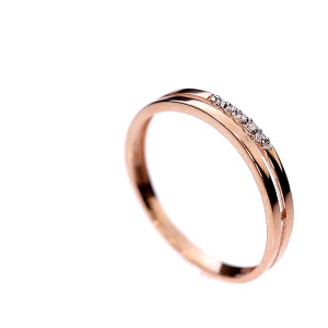 Golden ring with zircon