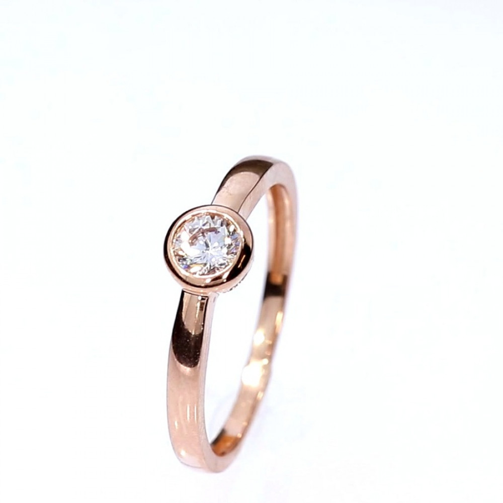 Golden ring with zircon