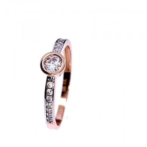 Gold ring with zircon