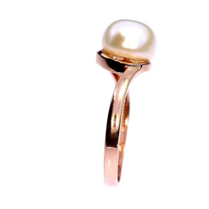 Золотое кольцо с культивированным жемчугом