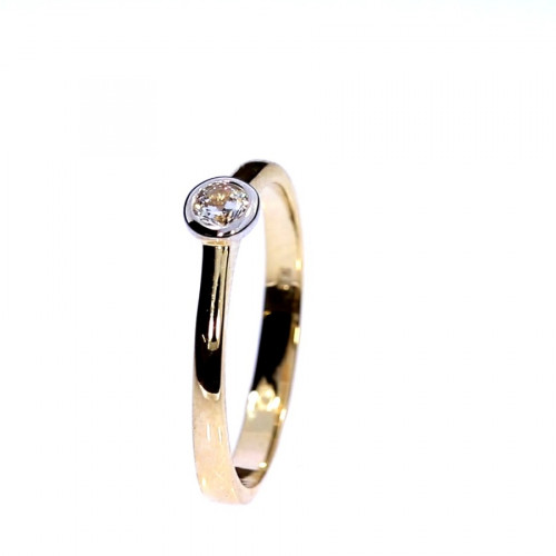 Gold ring with zircon