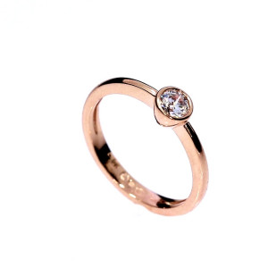 Kuldnesõrmus tsirkoonidega