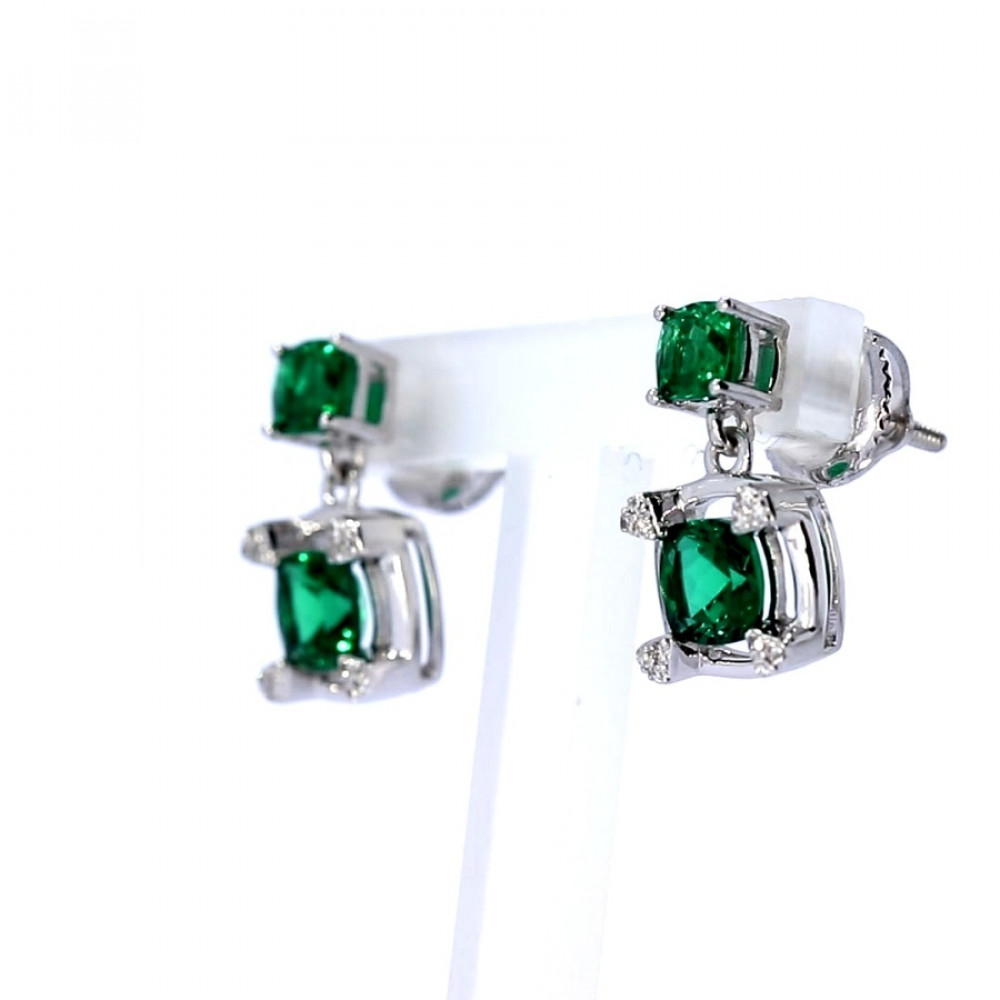 Gold earrings with emerald
