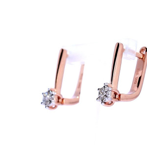 Gold earrings with diamonds